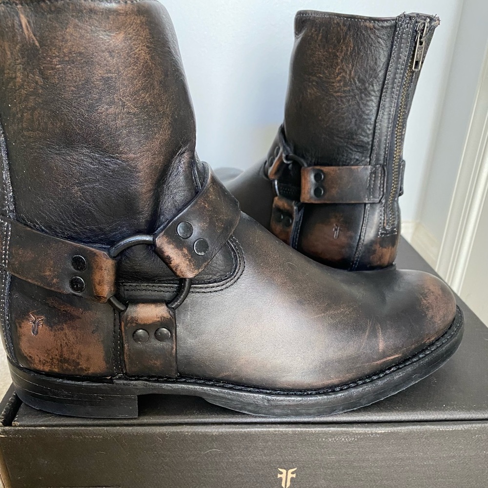NIB Frye John Addison Harness Back Zip Boots